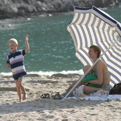 Turistler kış günü plajlara koştu