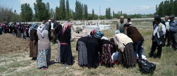 Bursa bombacısı Iğdır'da gömüldü
