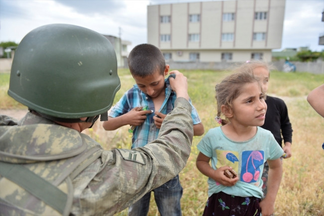 PKK kesti Mehmetçik dağıttı !