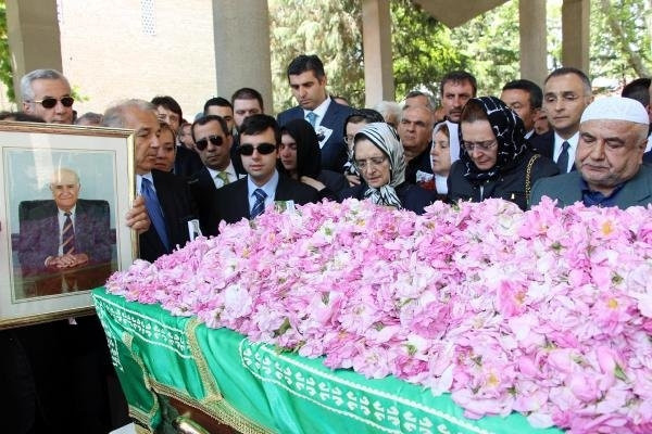 Şevket Demirel son yolculuğuna uğurlandı