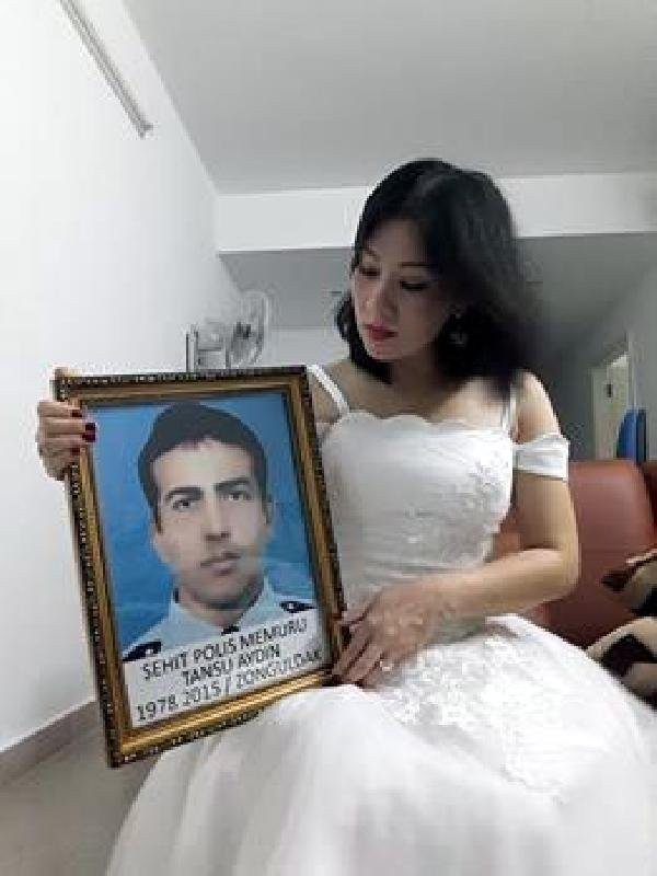 Şehidin Vietnamlı eşi gelinlik giydi
