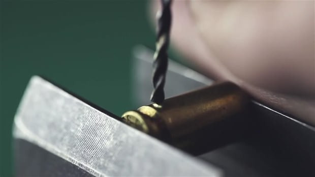 Tabanca mermisinden yaptığına bakın!