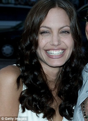 Mara Teigen'i gören Angelina Jolie'nin ikiz kardeşi sandı