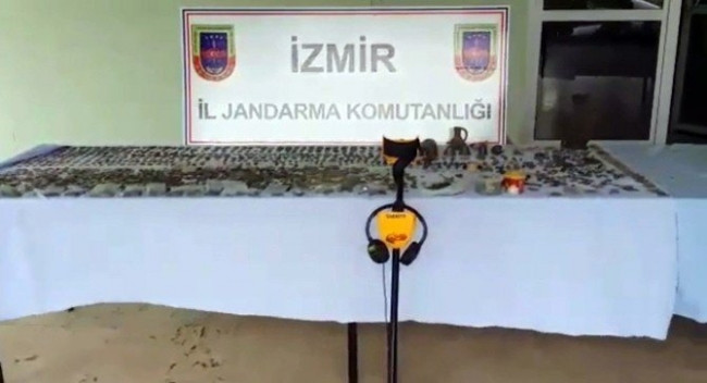 İzmir’de Son Zamanların En Büyük Tarihi Kaçakçılık Operasyonu
