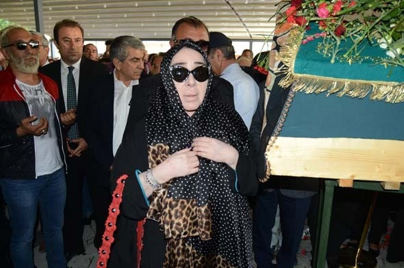Oya Aydoğan'ın cenazesinde büyük ayıp