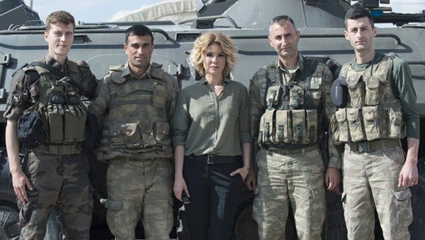 Gülben Ergen'den askere moral ziyareti