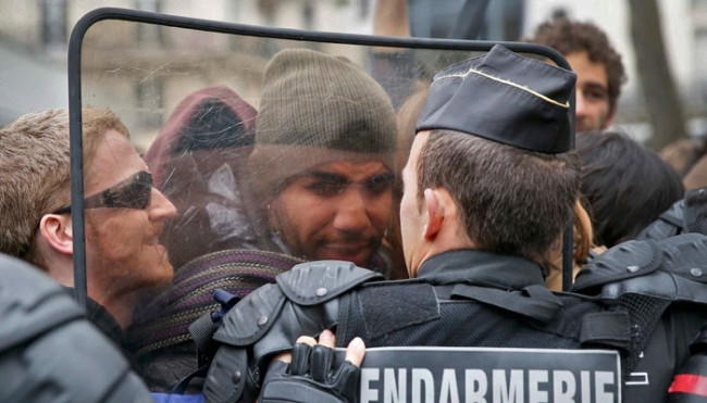 Paris sokakları alev alev !