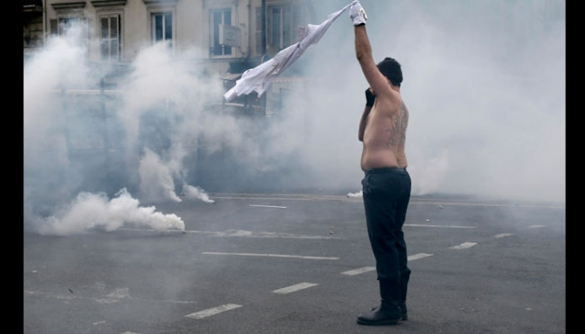 Paris sokakları alev alev !