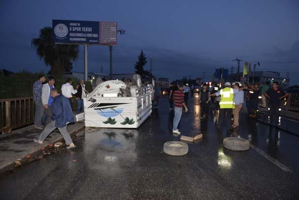 Tarım işçilerini taşıyan kamyon kaza yaptı: 7 yaralı
