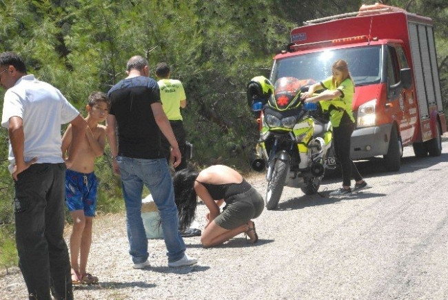 Kaza Yaptı, Polisin Önünde Nişanlısına Saldırdı