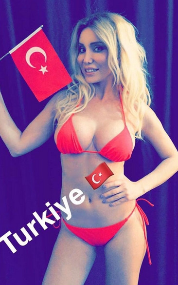 Ciciş'lerin Türk bayraklı fotoğrafına tepki yağdı