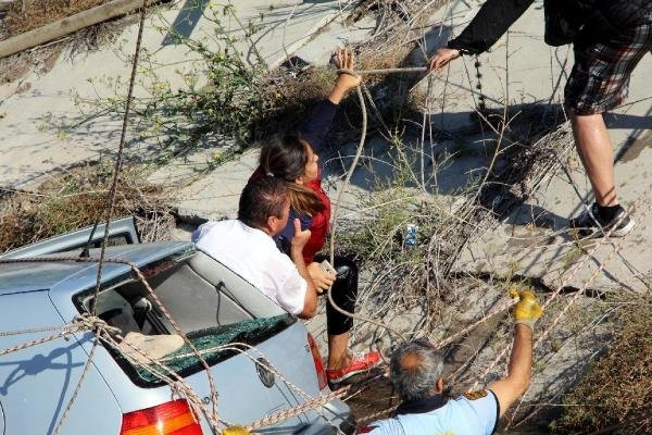 Eşini kurtarmak için hayatını hiçe saydı !