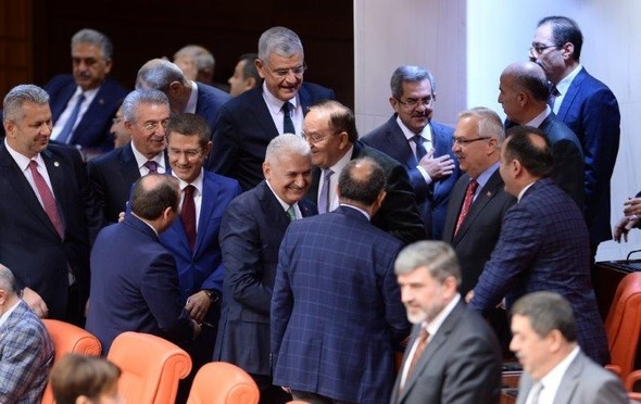 Meclis'te Binali Yıldırım'a büyük ilgi