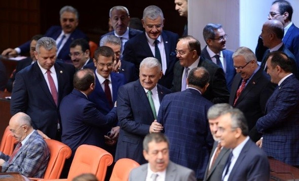 Meclis'te Binali Yıldırım'a büyük ilgi