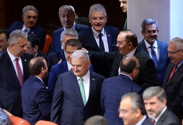 Meclis'te Binali Yıldırım'a büyük ilgi