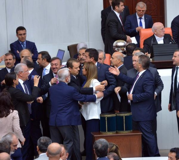 Dokunulmazlık teklifi Meclis'ten geçti !