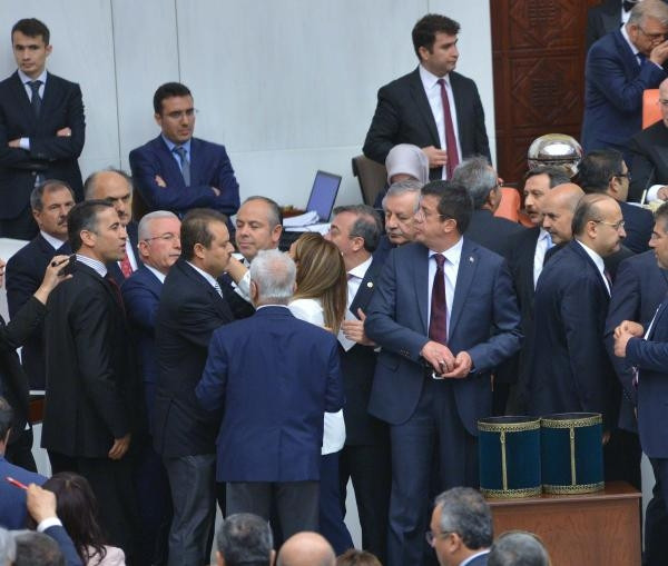 Dokunulmazlık teklifi Meclis'ten geçti !