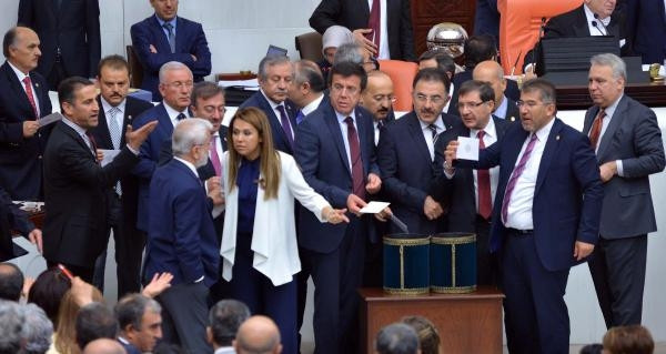 Dokunulmazlık teklifi Meclis'ten geçti !