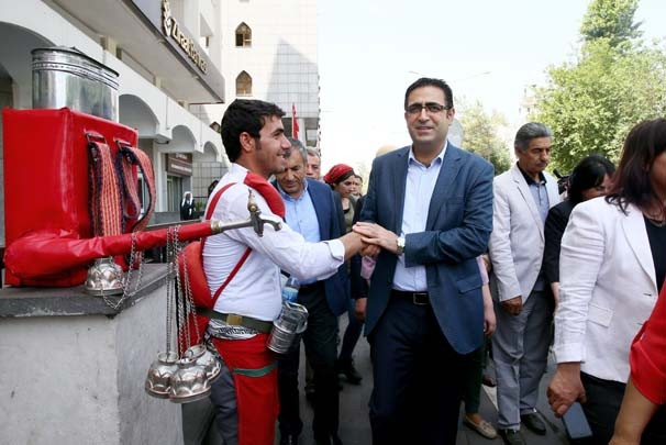 Sur ilçesine giden HDP'lilere soğuk duş