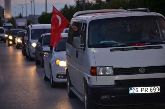 Şehit evine 150 kişilik taziye konvoyu