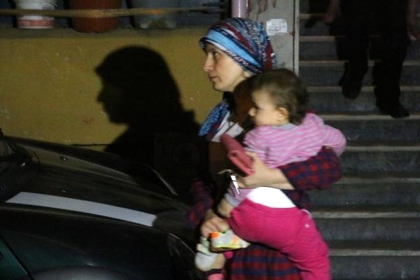 Gece yarısı sokakta kaldılar