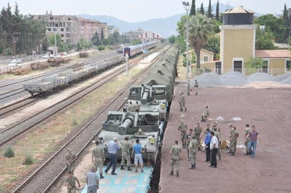 Suriye sınırına obüs sevkiyatı