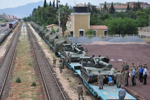 Suriye sınırına obüs sevkiyatı