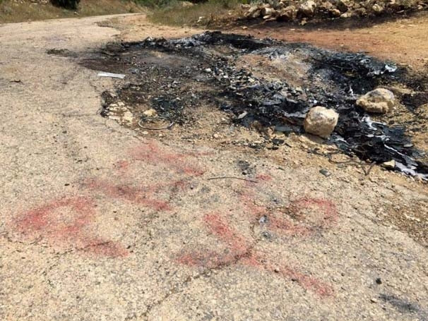 PKK'lılar muhtarı infaz edip ateşe vermiş !
