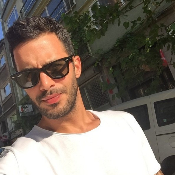 Barış Arduç çıplak pozunu paylaşınca...