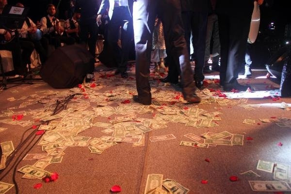 Bülent Ersoy sünnet düğününde sahne aldı
