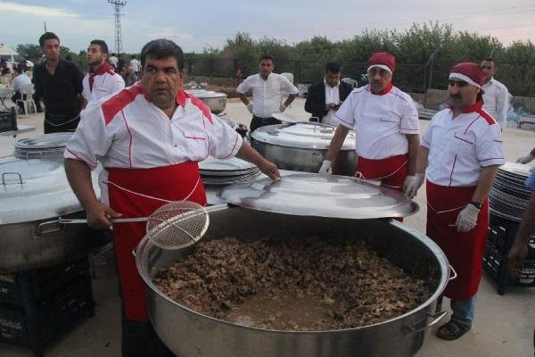 Bülent Ersoy sünnet düğününde sahne aldı