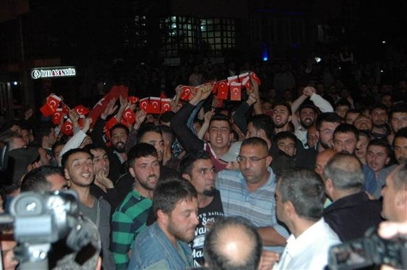 Bayrak yakmakla suçlanan kişi konuştu