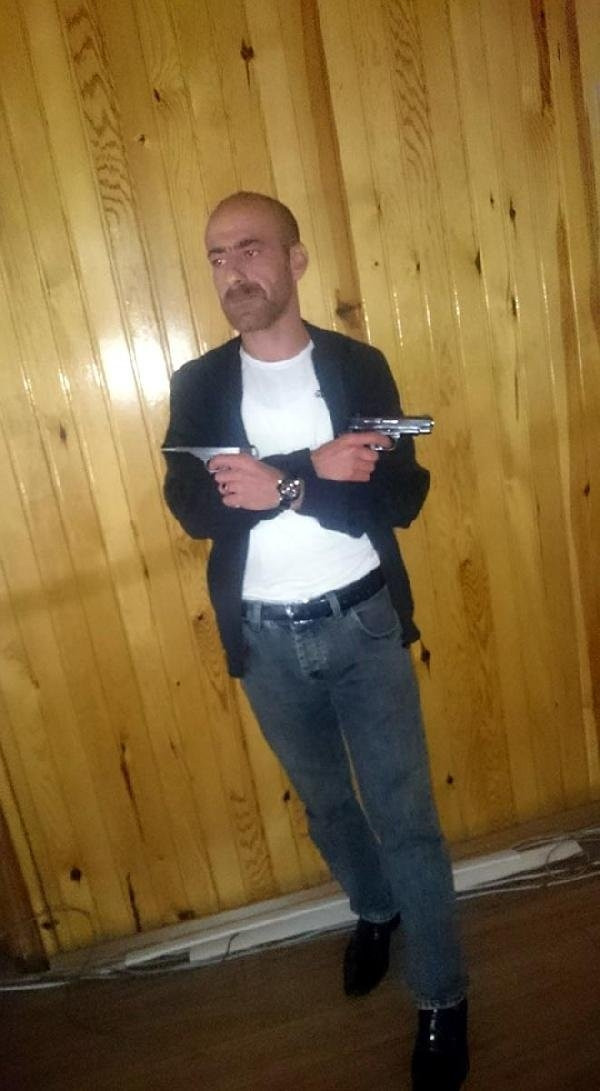 Çifte tabancalı suç makinesi polisle çatıştı