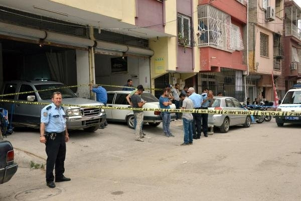 Çifte tabancalı suç makinesi polisle çatıştı
