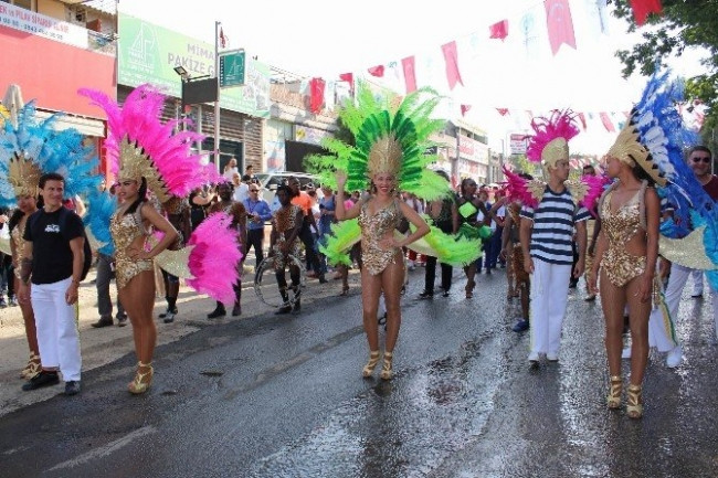 Rio Karnavalı gibi Kiraz Festivali
