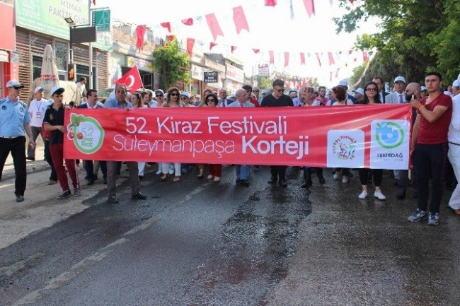 Rio Karnavalı gibi Kiraz Festivali