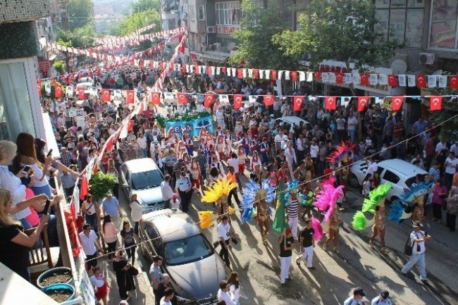 Rio Karnavalı gibi Kiraz Festivali