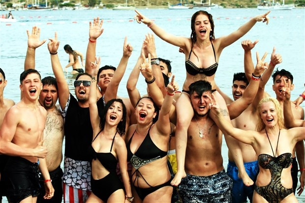 Bodrum plajları rengarenk