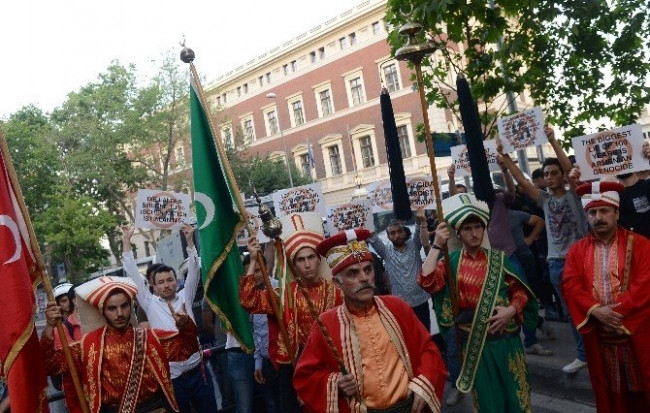 Ülkü Ocakları mehteranla Almanya Konsolusluğu'na yürüdü