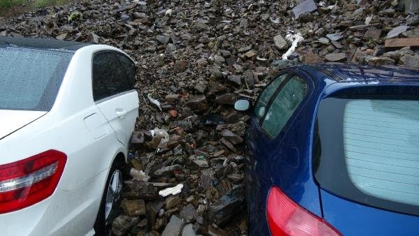 Kağıthane'de Sel Araçları Toprak Altına Bıraktı