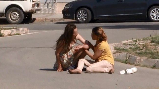 Taksi almayınca ortalığı birbirine kattılar