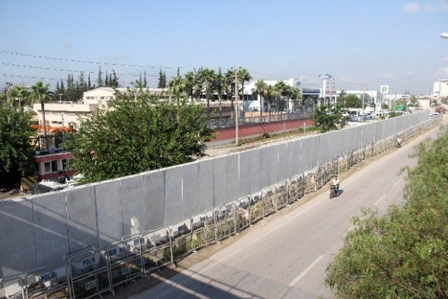 ABD Konsolosluğu'nda beton duvarlı önlem