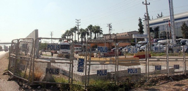 ABD Konsolosluğu'nda beton duvarlı önlem