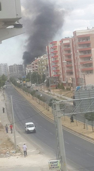 Emniyet Müdürlüğü'ne bomba yüklü araçla saldırdılar