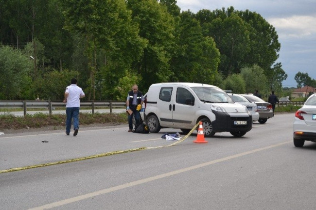 Pidesi aracın tamponunda kaldı