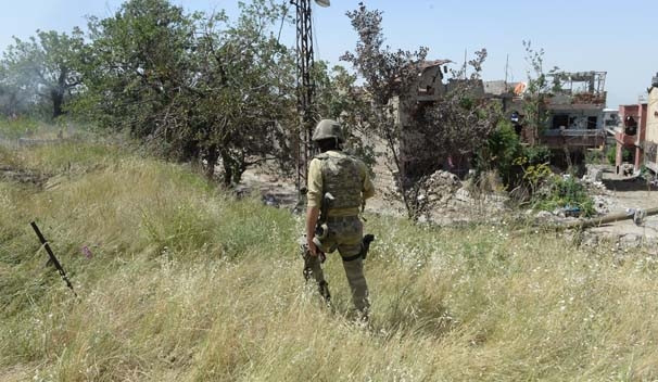 Teröristler mezarlığa bile patlayıcı döşemiş !