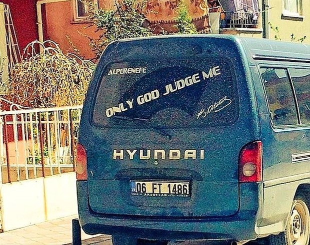 En komik araç yazıları