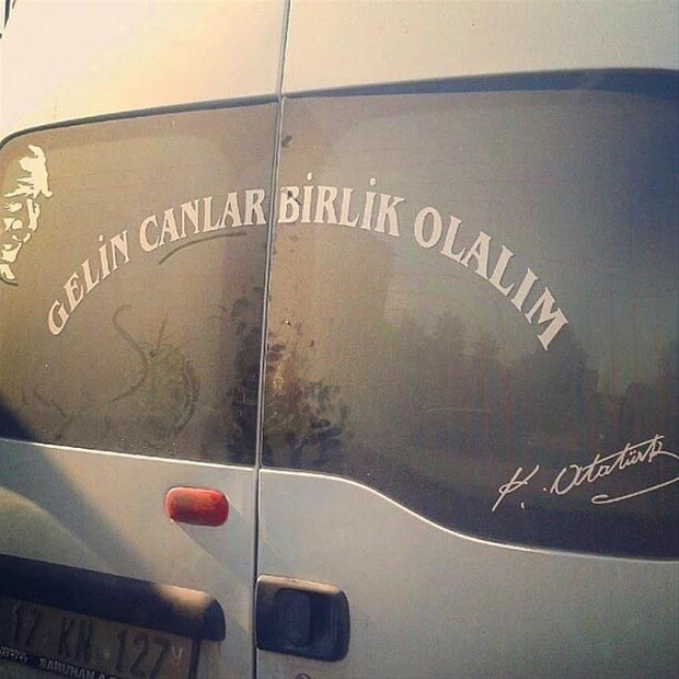 En komik araç yazıları