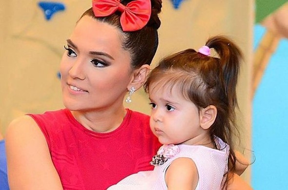 Demet Akalın kızı Hira için her ay servet harcıyor
