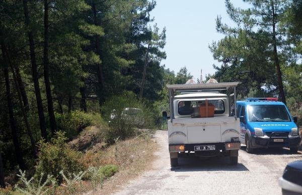 Eşini ve erkek arkadaşını öldürdü